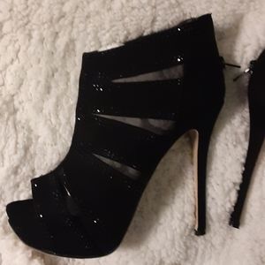 * ALDO BLACK OPEN TOE BOOTIES ,GREAT CONDITION, SIZE 8